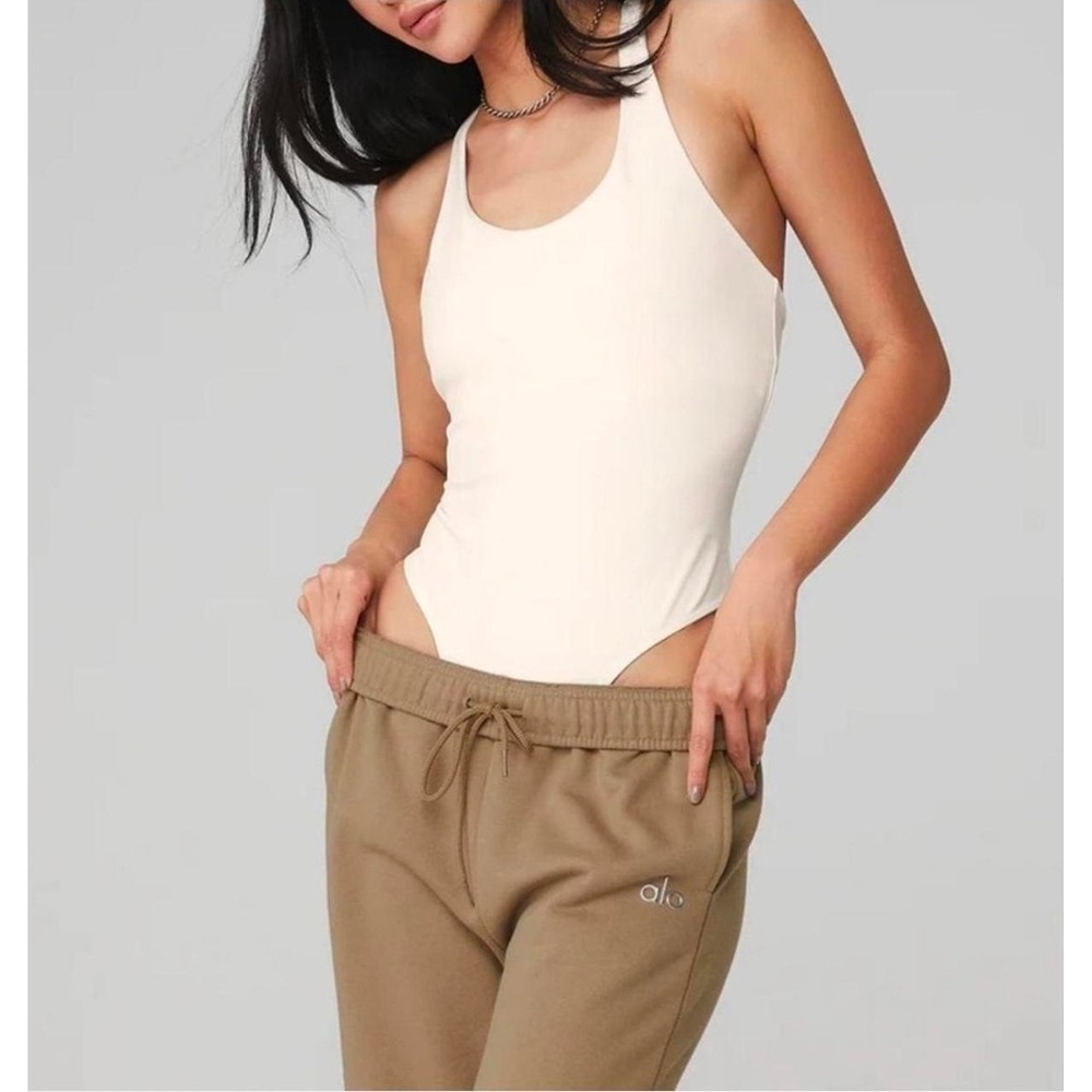Alo Yoga Alosoft Sleek Back Bodysuit Ivory Bone  Thong Atheleisure Streetwear